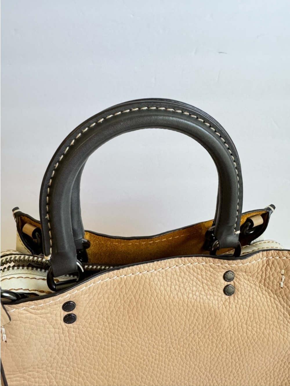 COACH 1941 Rogue 25: Two-Tone in Beige and Black - Picture 5 of 16